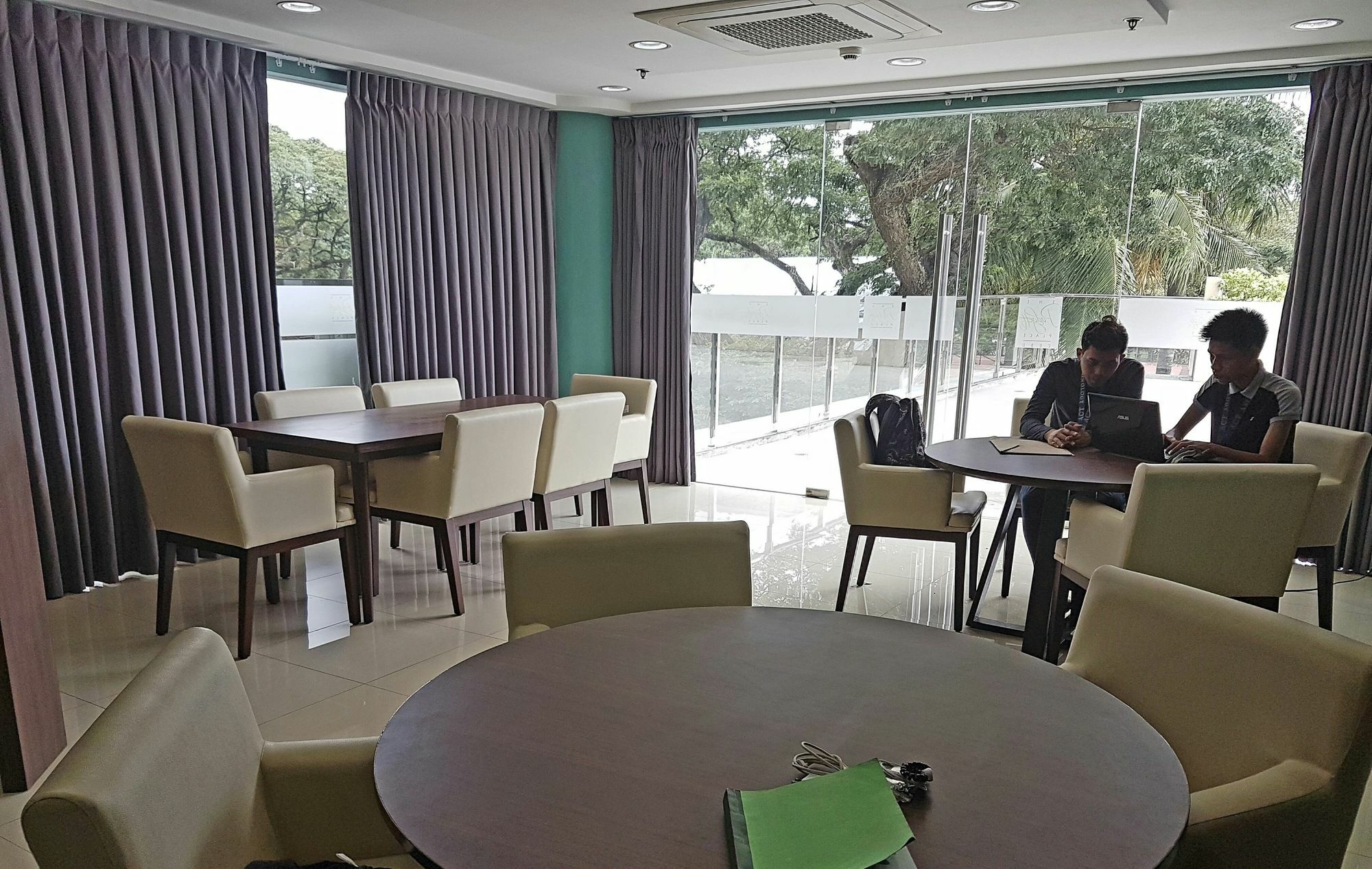 Padgett Place Prime Suites Cebu Exterior photo