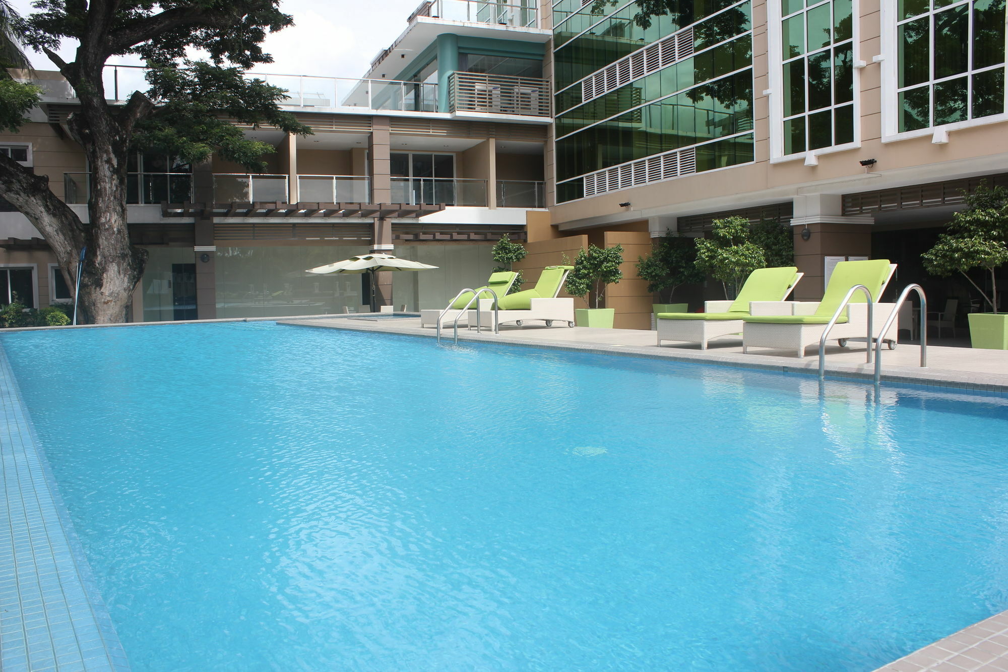 Padgett Place Prime Suites Cebu Exterior photo